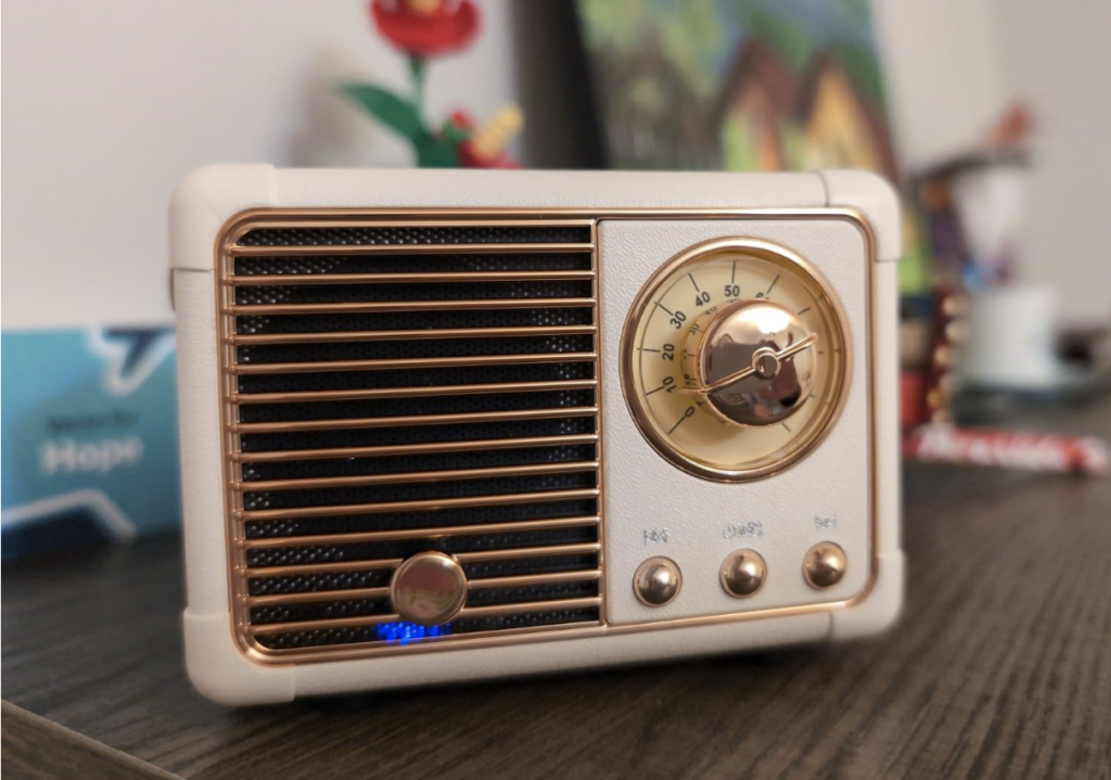 Retro-style bluetooth speaker, aquarius gifts